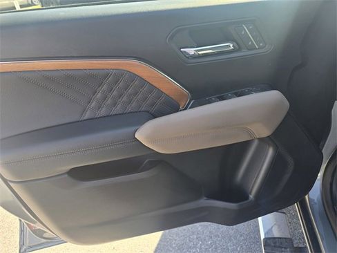 Used 2024 GMC Canyon Denali image 24