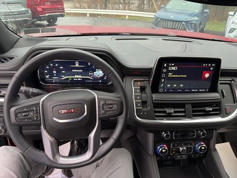 Used 2024 GMC Yukon SLT w/ SLT Luxury Package image 41