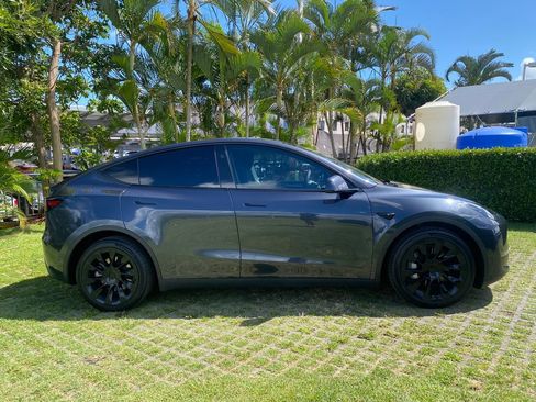 Used 2024 Tesla Model Y Long Range AWD/4WD image 8