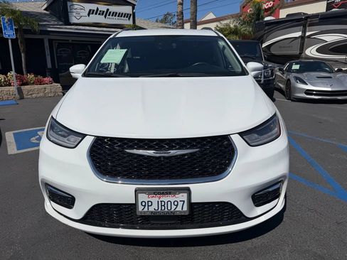 Used 2021 Chrysler Pacifica Touring-L w/ Premium & Safety Sphere Group FWD image 2