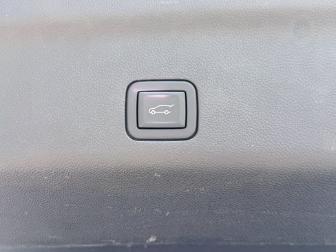 Used 2023 GMC Yukon Denali Ultimate AWD/4WD image 10