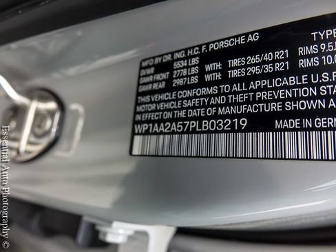 Used 2023 Porsche Macan AWD/4WD image 29