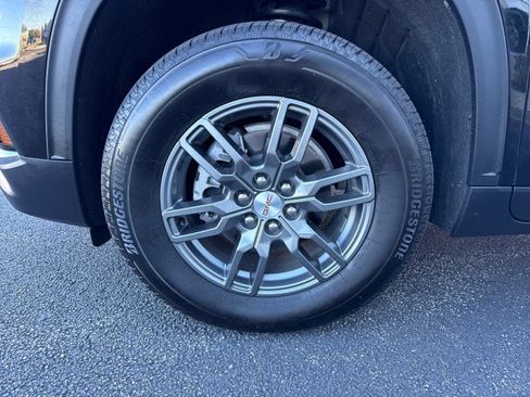 Used 2025 GMC Acadia Elevation image 12