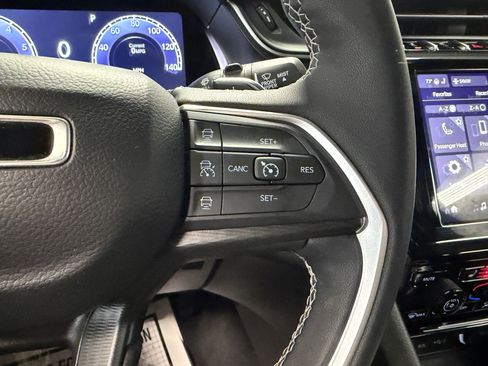 Used 2024 Jeep Grand Cherokee L Altitude image 17