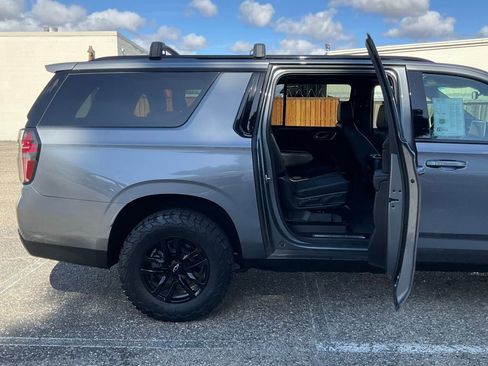 Used 2021 Chevrolet Suburban Z71 w/ Luxury Package AWD/4WD image 28