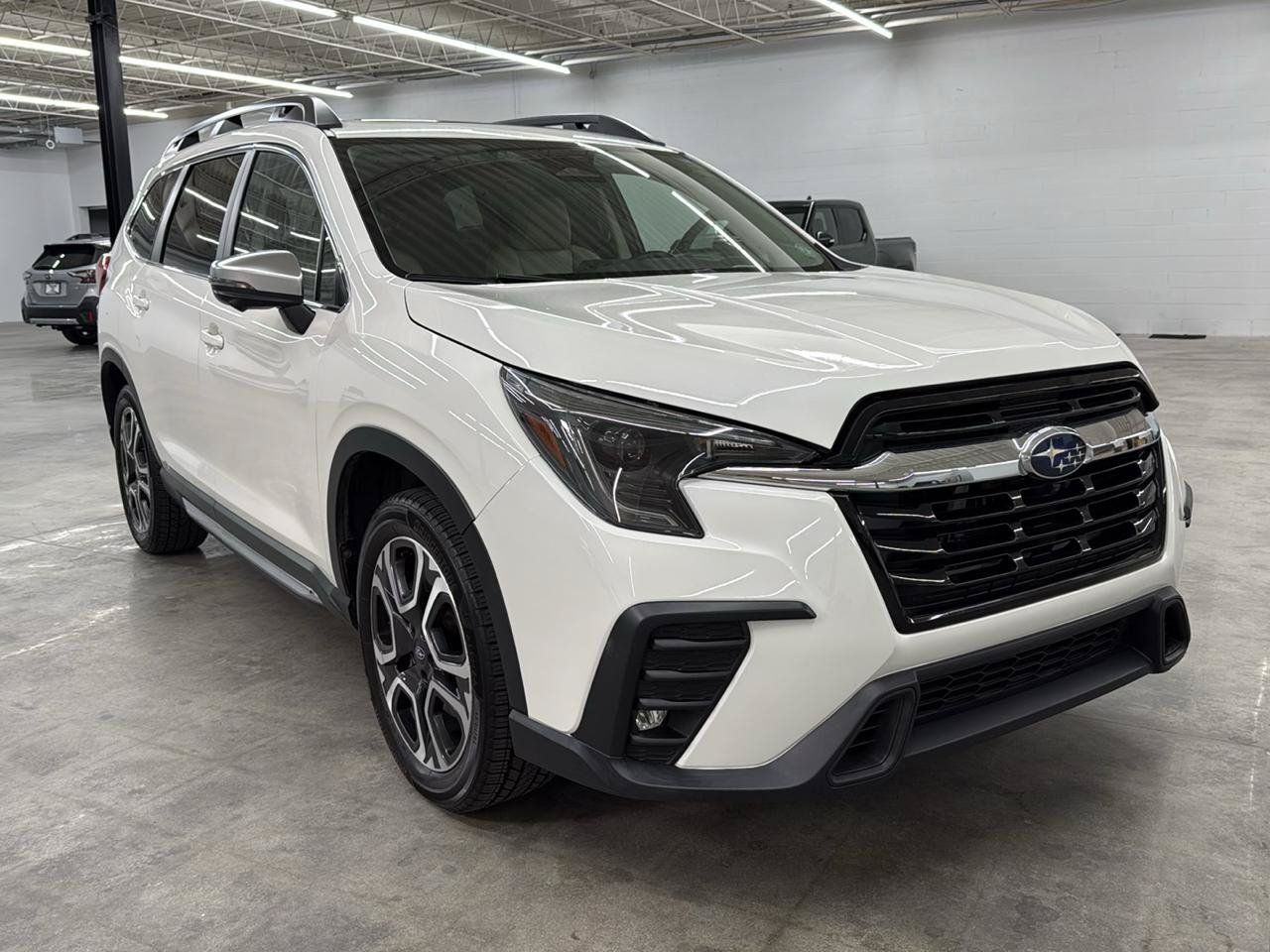 Used 2023 Subaru Ascent Limited w/ Technology Package AWD/4WD image 4