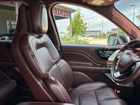 Certified 2023 Lincoln Aviator Black Label w/ Class IV Trailer Tow Package AWD/4WD image 15