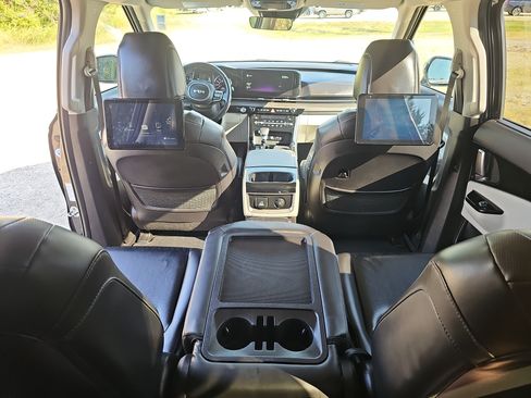 Used 2022 Kia Carnival SX FWD image 19