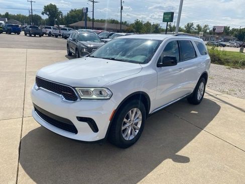 Used 2024 Dodge Durango SXT image 2