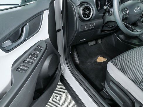 Used 2023 Hyundai Kona SE FWD image 13