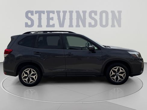 Used 2020 Subaru Forester Premium AWD/4WD image 6