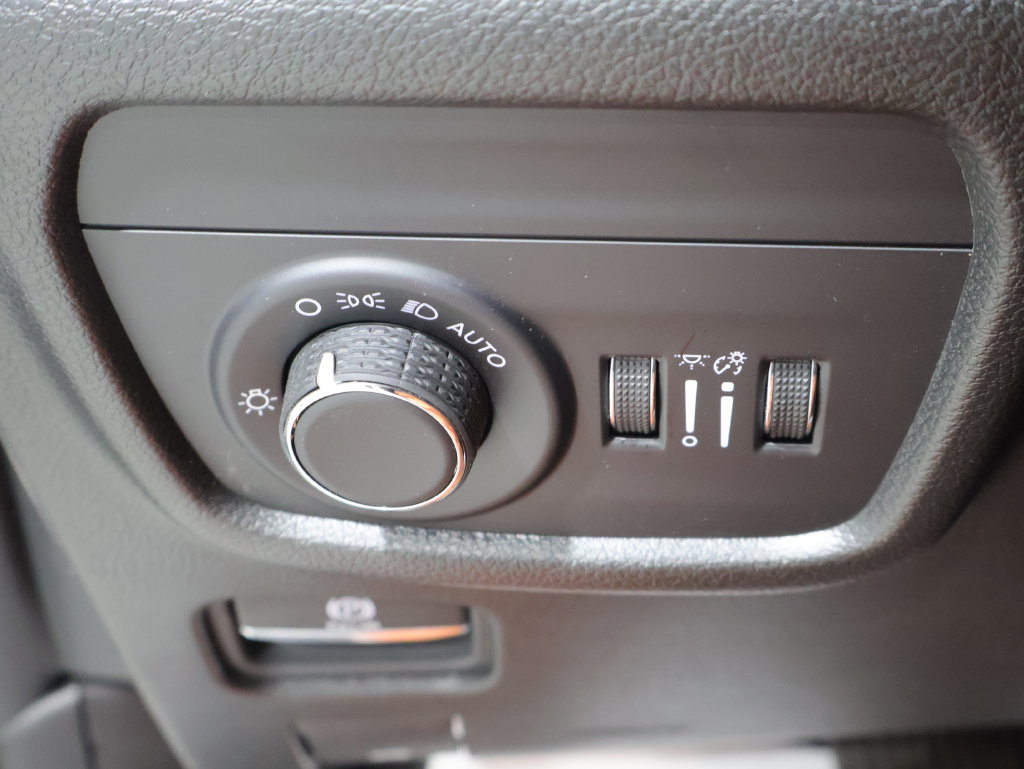 Used 2024 Jeep Grand Cherokee L Altitude AWD/4WD image 29