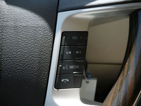 Used 2010 Lincoln MKX AWD image 19
