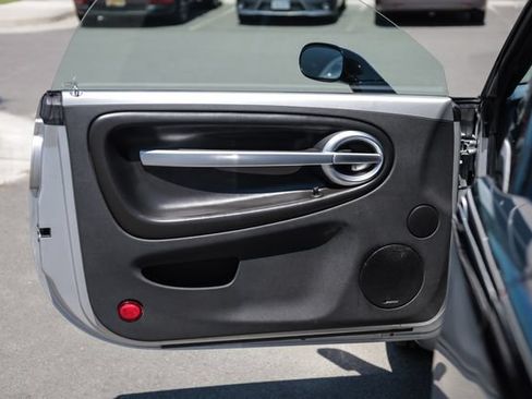 Used 2005 Chevrolet SSR w/ Preferred Equipment Group RWD image 32