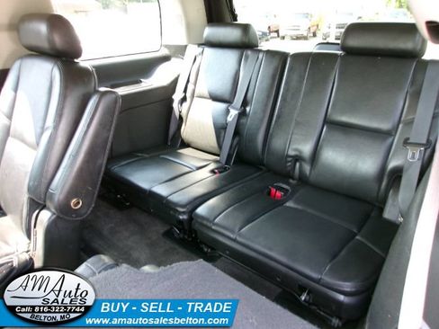 Used 2010 Cadillac Escalade Luxury AWD/4WD image 28