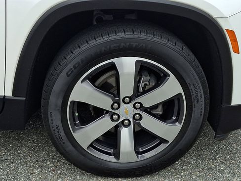 Used 2023 Chevrolet Traverse LT w/ LT Premium Package image 8