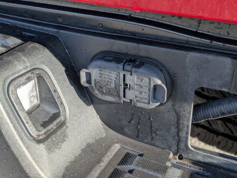 Used 2017 Toyota Tacoma SR image 44