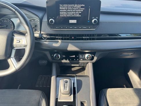 Used 2023 Mitsubishi Outlander SE FWD image 11