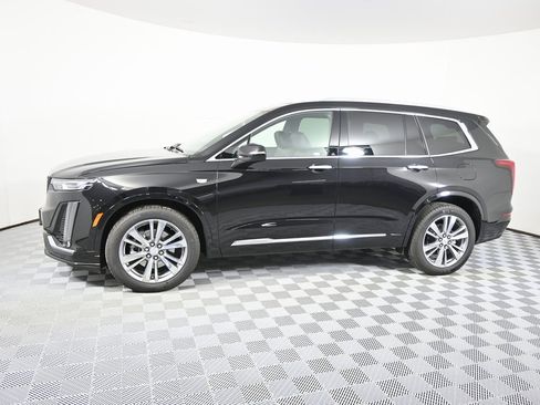 Used 2024 Cadillac XT6 Premium Luxury image 2