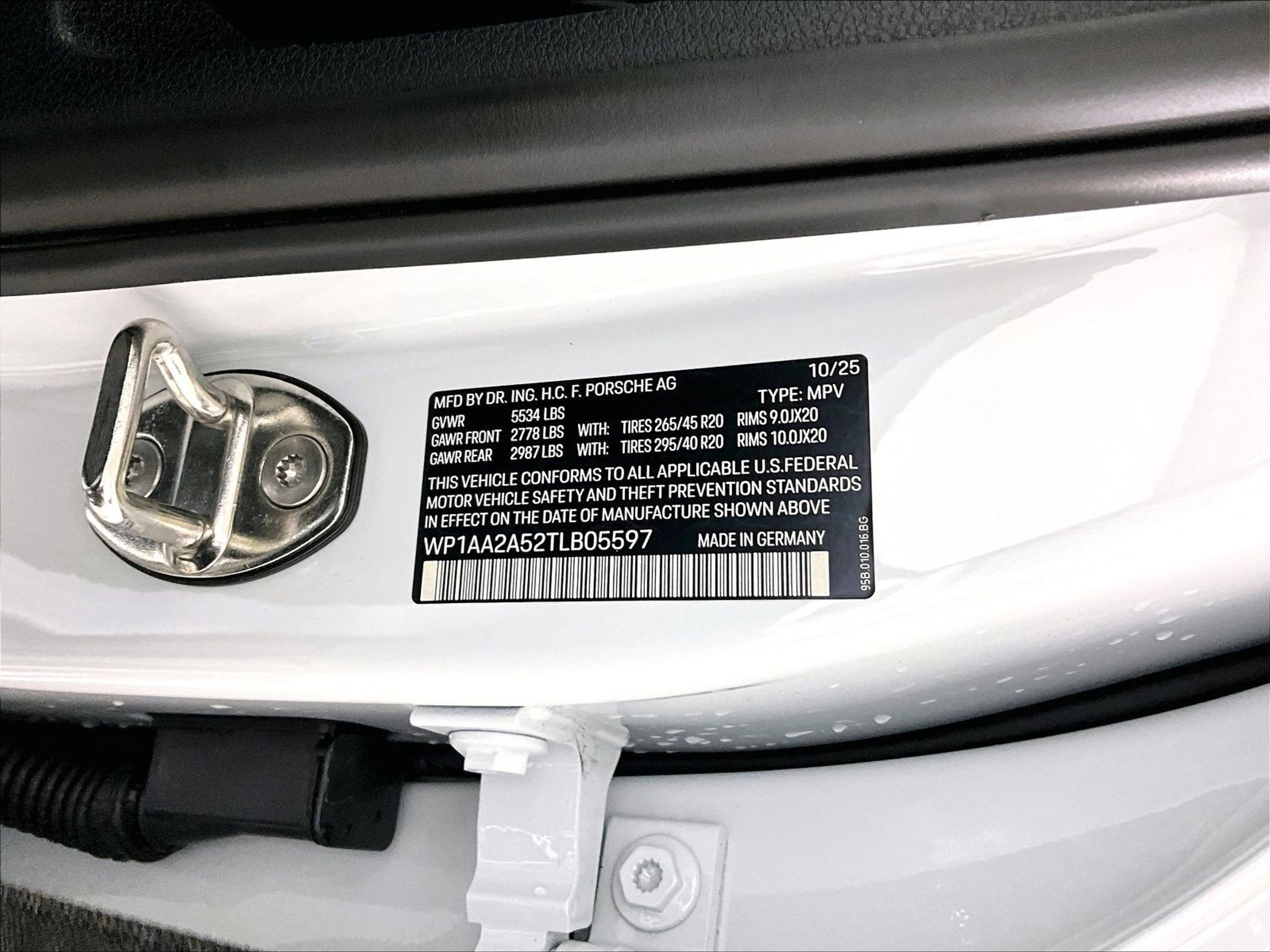 Used 2026 Porsche Macan AWD/4WD image 27
