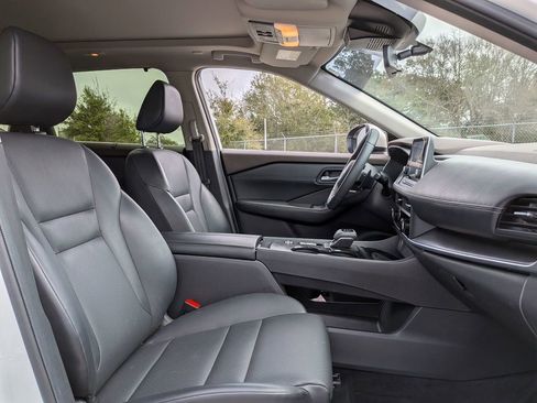 Used 2023 Nissan Rogue SV w/ SV Premium B Package image 32