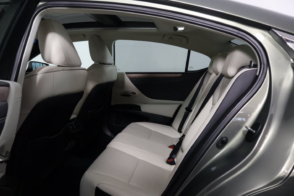 Certified 2024 Lexus ES 350 w/ Premium Package FWD image 11