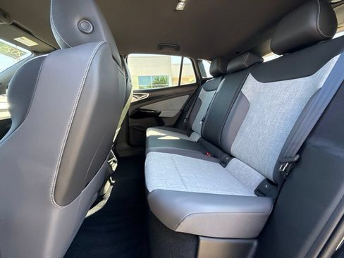 Certified 2025 Volkswagen ID.4 Pro AWD/4WD image 25