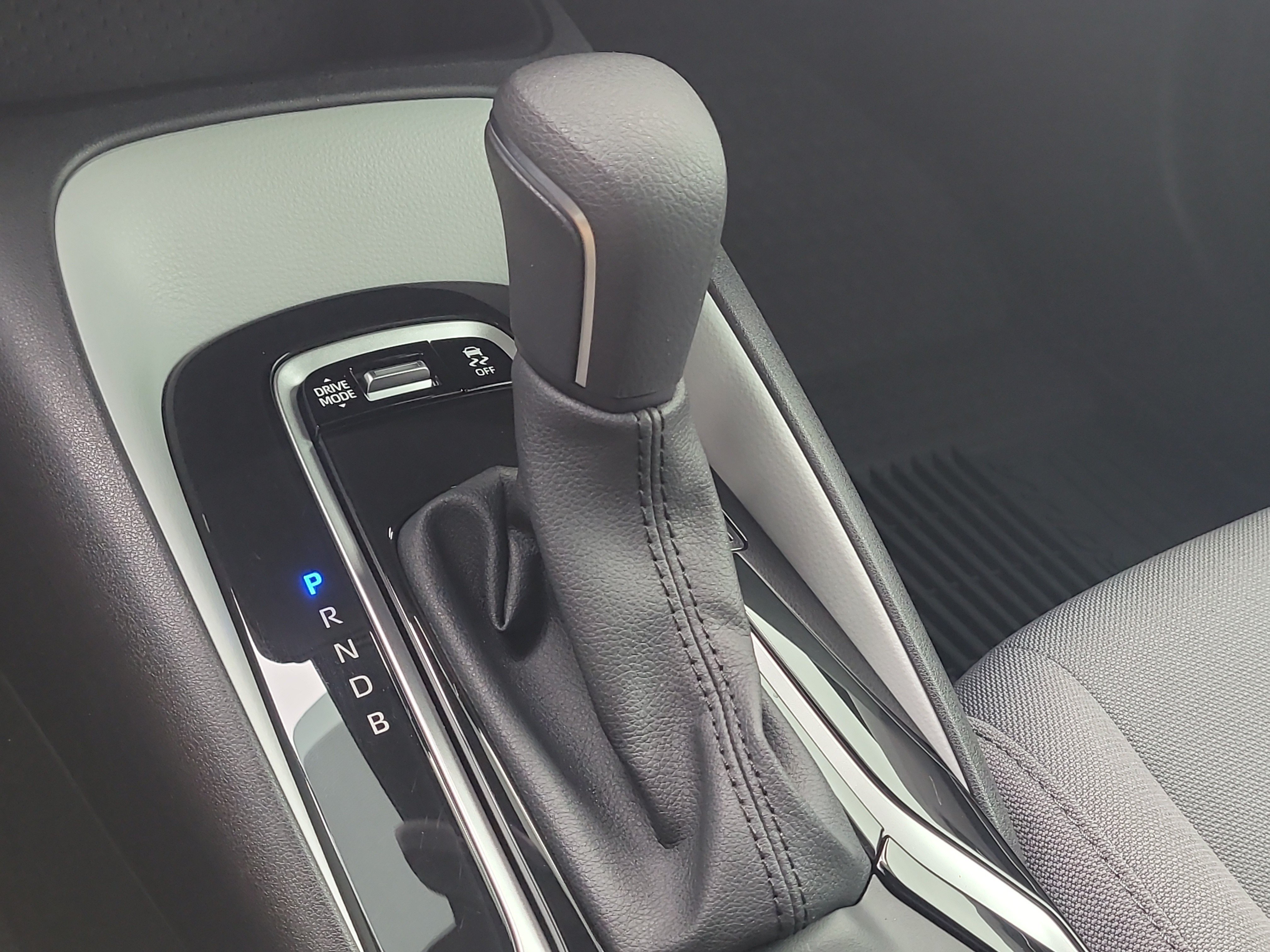 Certified 2025 Toyota Corolla SE FWD image 23