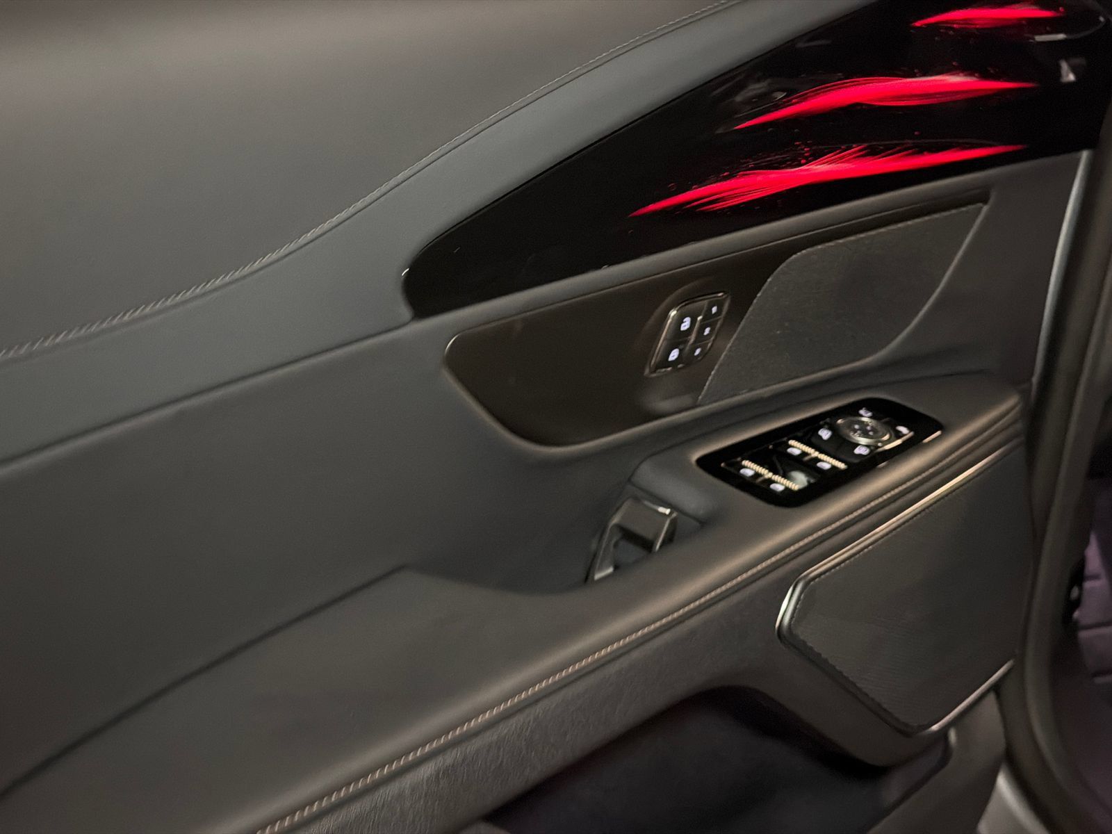 New 2026 Lincoln Nautilus Premier AWD/4WD image 18