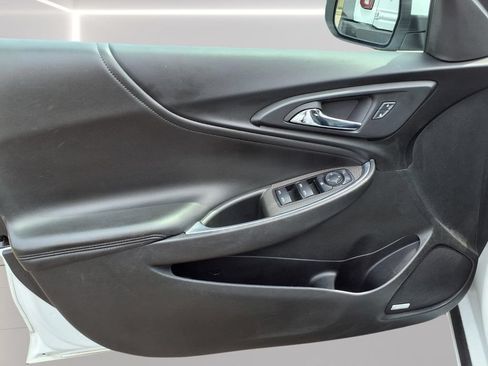 Used 2018 Chevrolet Malibu LT w/ Leather Package FWD image 12