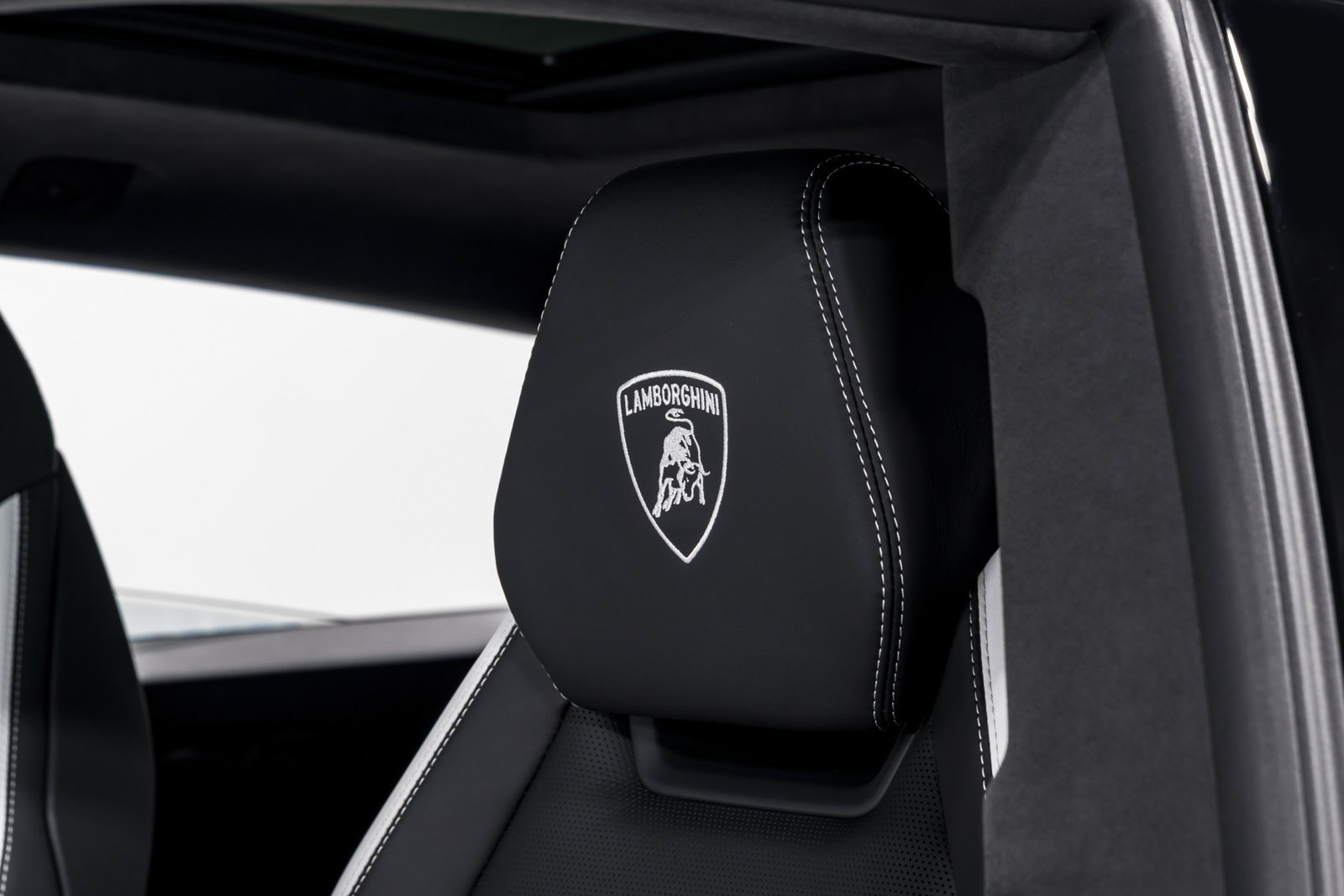 Used 2025 Lamborghini Urus SE AWD/4WD image 20