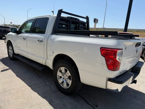Used 2018 Nissan Titan SV AWD/4WD image 7