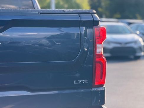 Used 2022 Chevrolet Silverado 1500 LTZ AWD/4WD image 16
