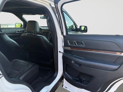 Used 2018 Ford Explorer Platinum AWD/4WD image 17