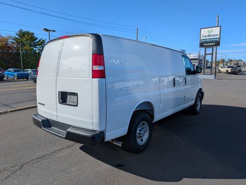 New 2025 Chevrolet Express 3500 WT image 5