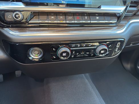 Used 2024 Chevrolet Silverado 1500 LT image 22