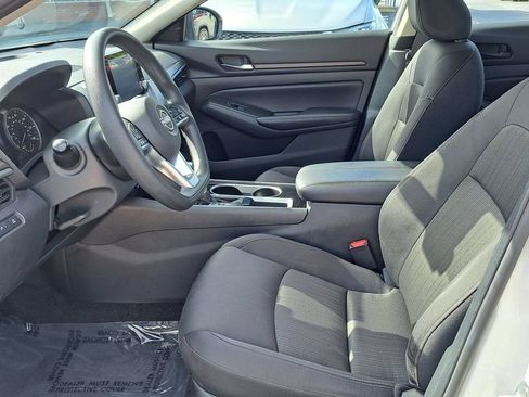 Used 2024 Nissan Altima 2.5 SV FWD image 13