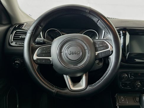 Used 2020 Jeep Compass Latitude FWD image 18