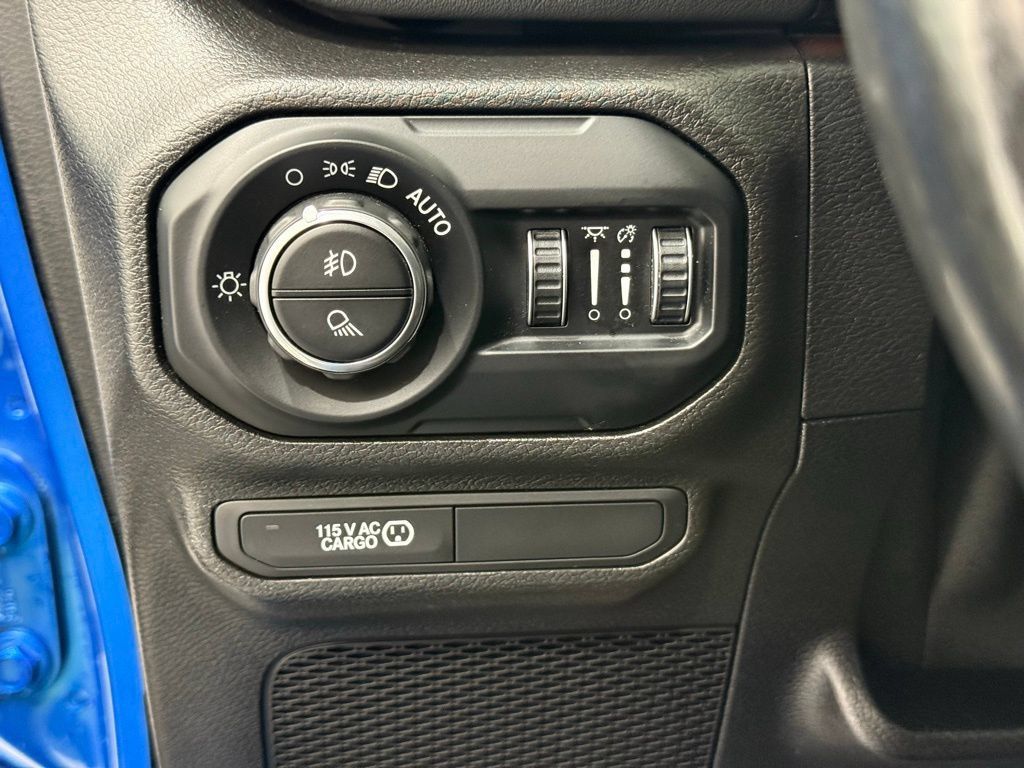 Used 2021 Jeep Gladiator Overland w/ Uconnect 4C Nav & Sound Group AWD/4WD image 34