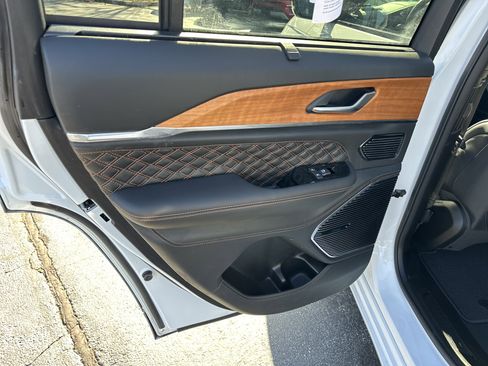 Used 2023 Jeep Grand Cherokee Summit image 23