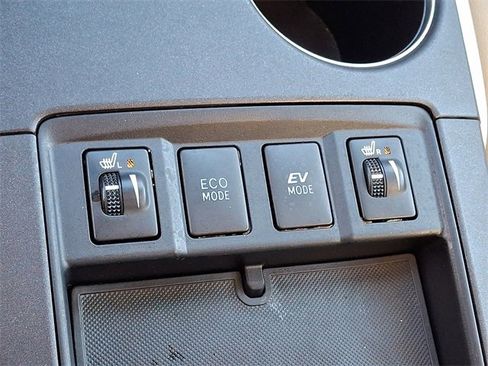 Used 2015 Toyota Camry XLE image 26