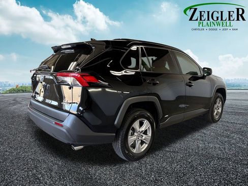 Used 2023 Toyota RAV4 LE AWD/4WD image 6