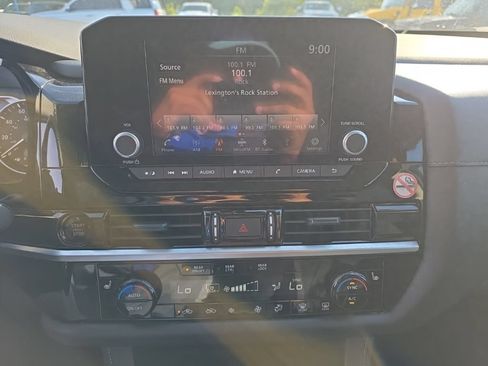 Used 2025 Nissan Pathfinder SV AWD/4WD image 12