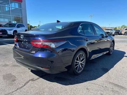 Used 2021 Toyota Camry XLE FWD image 3