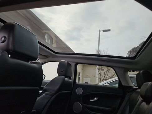 Used 2019 Land Rover Range Rover Evoque image 22