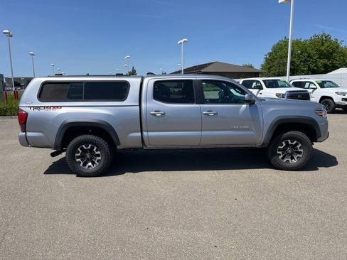 Used 2019 Toyota Tacoma TRD Off-Road w/ TRD Premium Off Road Package image 5