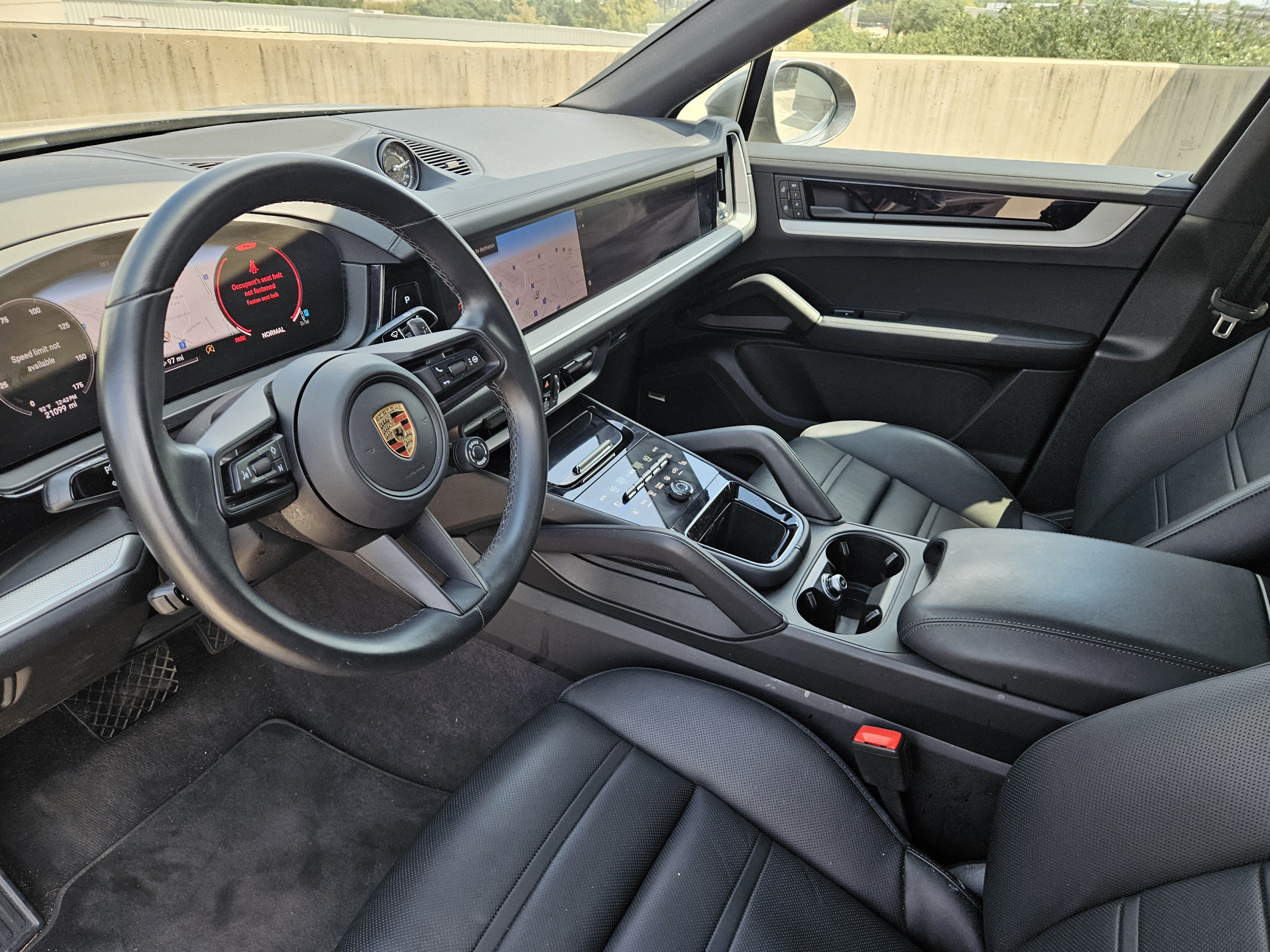 Certified 2024 Porsche Cayenne Coupe AWD/4WD image 4