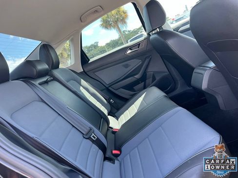 Used 2025 Volkswagen Jetta SE FWD image 46