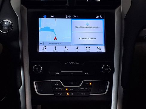 Used 2019 Ford Fusion SE image 16