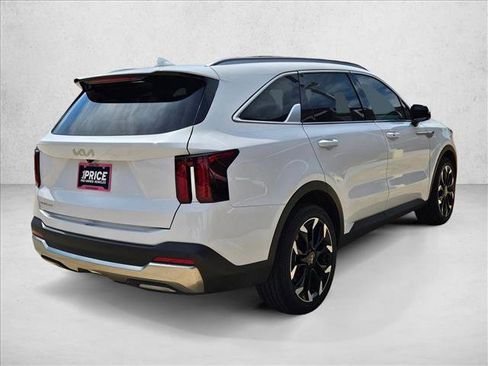 Used 2024 Kia Sorento EX w/ Panoramic Sunroof Package FWD image 5